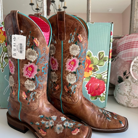 NIB Macie Bean Roper Floral Embroidered 13" Honey Bunch Western Cowboy Boots 9.5 - Picture 4 of 9